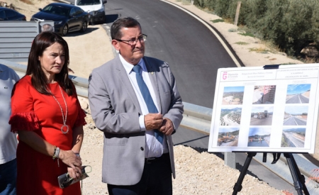 José Entrena ha inaugurado la nueva variante de Zafra (R. MARTÍNEZ/ DIPGRA)