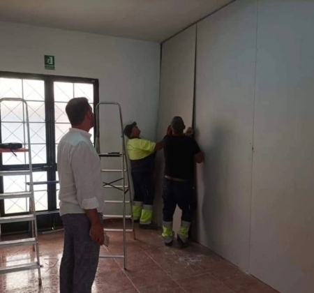 El l concejal de Obras y Servicios de Vegas del Genil, Antonio José Carmona, visita las obras en los colegios (AYTO. VEGAS DEL GENIL) El l concejal de Obras y Servicios de Vegas del Genil, Antonio José Carmona, visita las obras en los colegios (AYTO. VEGAS DEL GENIL)