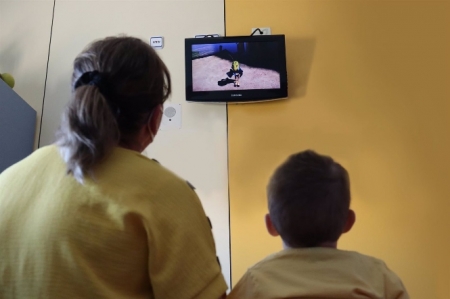 Un menor ingresado y su abuela disfrutan de la película (JUNTA DE ANDALUCÍA) 