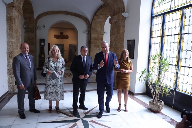 Sanz en visita institucional en la Diputación (EUROPA PRESS)