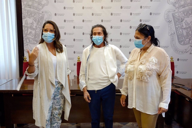 Manolete, en el centro en la imagen de archivo (AYUNTAMIENTO DE GRANADA) 