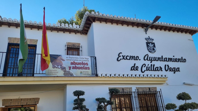 Fachada del Ayuntamiento de Cúllar Vega (AYTO. CÚLLAR VEGA)