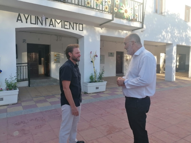 Juanma Ocaña y Juan de Dios Jiménez en el Ayuntamiento de El Chaparral (CIUDADANOS) 