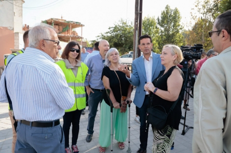 Imagen de la visita al Puente de Cartuja (JAVIER ALGARRA/ AYUNTAMIENTO)