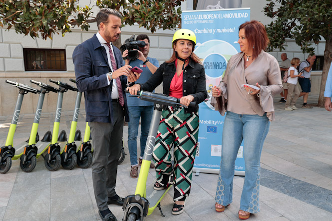 Presentación del proyecto piloto de alquiler de patinetes eléctricos (JAVIER ALGARRA/ AYUNTAMIENTO)