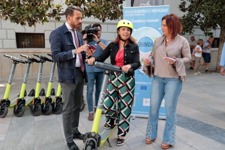 Presentación del proyecto piloto de alquiler de patinetes eléctricos (JAVIER ALGARRA/ AYUNTAMIENTO)