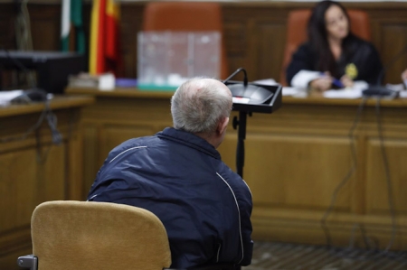Detalle de la sala donde se está celebrando el juicio popular al acusado de degollar a su mujer en Caniles en la Audiencia Provincial de Granada (ÁLEX CÁMARA - EUROPA PRESS)