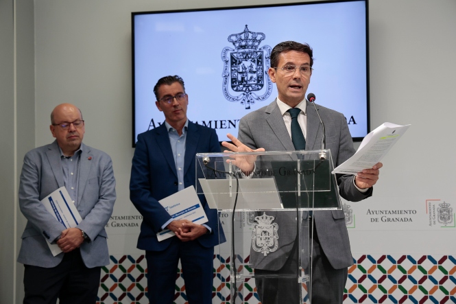 El ALcalde de Granada, Francisco CUenca (JAVIER ALGARRA / AYUNTAMIENTO)