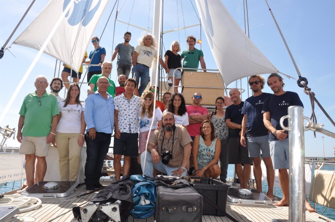 El velero Blue Panda de WWF en Motril (WWF)