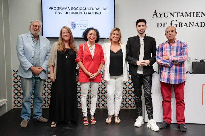 Presentación de los talleres de envejecimiento activo (JAVIER ALGARRA) AYUNTAMIENTO)