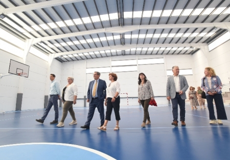 Visita al Polideportivo de Montillana (R. MARTÍNEZ / DIPGRA) Visita al Polideportivo de Montillana (R. MARTÍNEZ / DIPGRA)