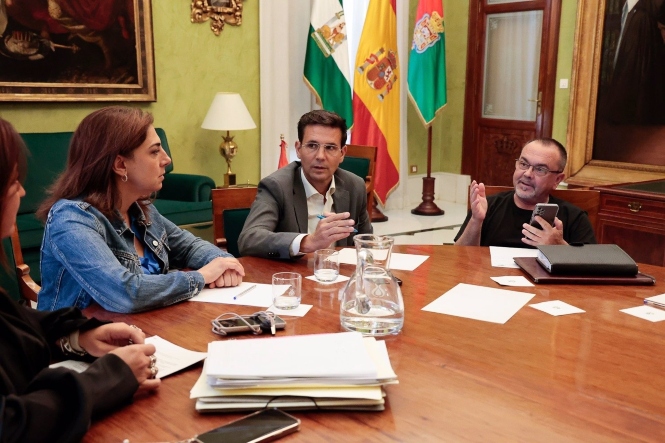 Reunión del Ayuntamiento de Granada y la Gremial del Taxi, este pasado martes (AYUNTAMIENTO DE GRANADA)