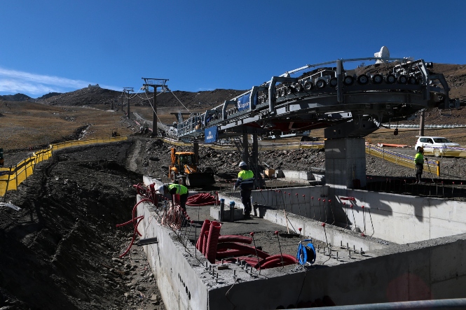 Obras del nuevo telesilla en Sierra Nevada (JUNTA)