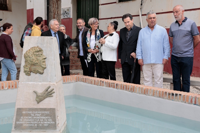 Visita al monumento de `El Piki` (JAVIER ALGARRA / AYUNTAMIENTO)