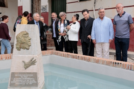 Visita al monumento de `El Piki` (JAVIER ALGARRA / AYUNTAMIENTO)