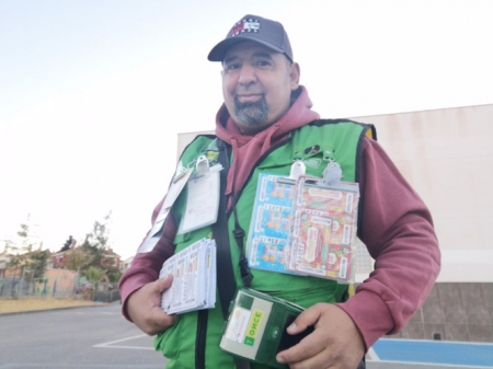 Rafael Reyes, vendedor de la ONCE, reparte 250.000 euros en Ogíjares (ONCE) 
