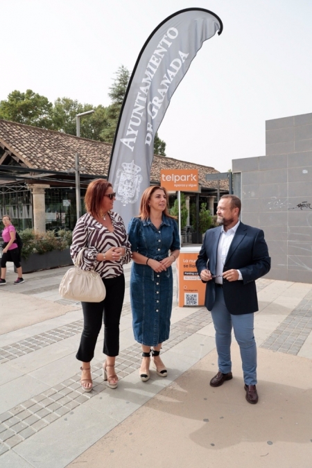 La edil de Movilidad de Granada, Raquel Ruz, en el centro en la imagen (AYUNTAMIENTO)