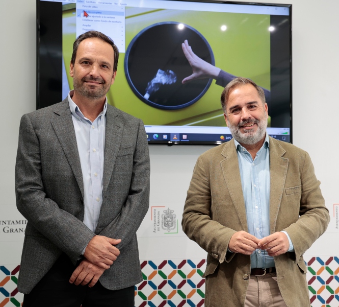 El gerente de Ecoembes en Andalucía, Antonio López y el Concejal de Medio Ambiente, Jacobo Calvo (JAVIER ALGARRA / AYUNTAMIENTO)