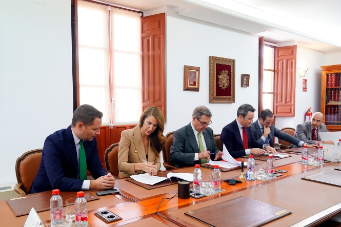 Imagen de la firma del convenio (ICAGR)