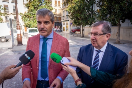 César Díaz y Luís González atienden a los medios (PP)