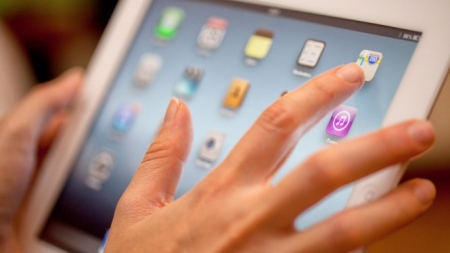 Tableta digital en una imagen de archivo de una investigación (UGR)