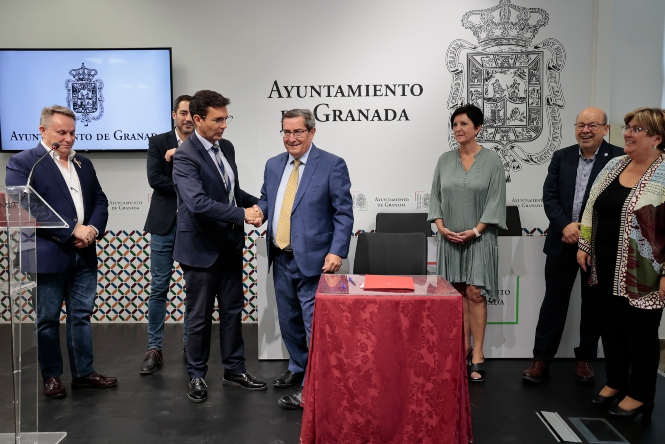 Adhesión de la capital a Tur-im-Granada (JAVIER ALGARRA / AYUNTAMIENTO)