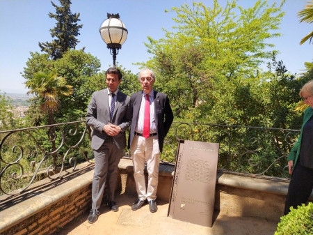 Recepción a Luis Alberto de Cuenca en el Carmen de los Mártires, con motivo del Premio Lorca que recogió en la edición de 2021 (AYUNTAMIENTO) 