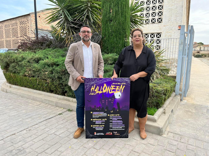 el alcalde de Vegas y la concejala de Cultura presentan las actividades de Halloween (AYTO. VEGAS DEL GENIL)