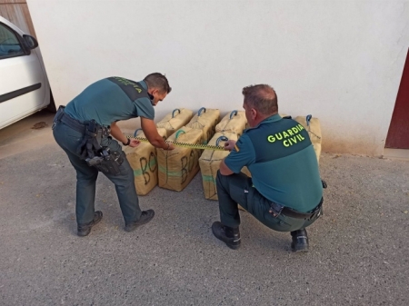 Interceptada una furgoneta en la A-92N con casi 400 kilos de hachís en Baza (GUARDIA CIVIL)