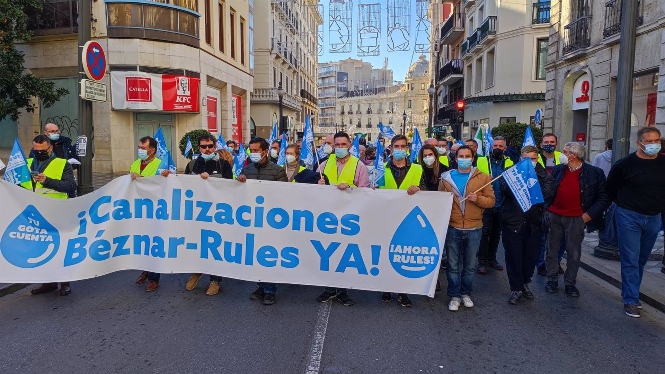 Manifestación por las infraestructuras de la Costa Tropical, en Granada capital (AYUNTAMIENTO DE ALMUÑÉCAR) 