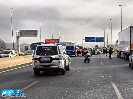 Un conductor dado a la fuga choca contra cuatro vehículos en la GR30 (POLICÍA LOCAL) 