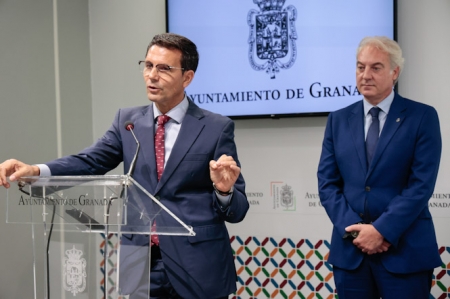 El alcalde de Granada, Francisco Cuenca (JAVIER ALGARRA/AYUNTAMIENTO)