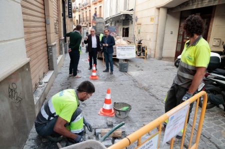 Retirada de bolardos (JAVIER ALGARRA / AYUNTAMIENTO)