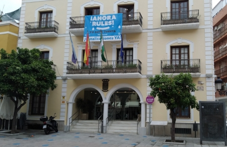 Fachada del Ayuntamiento de Almuñécar (AYTO. ALMUÑÉCAR) Fachada del Ayuntamiento de Almuñécar (AYTO. ALMUÑÉCAR)