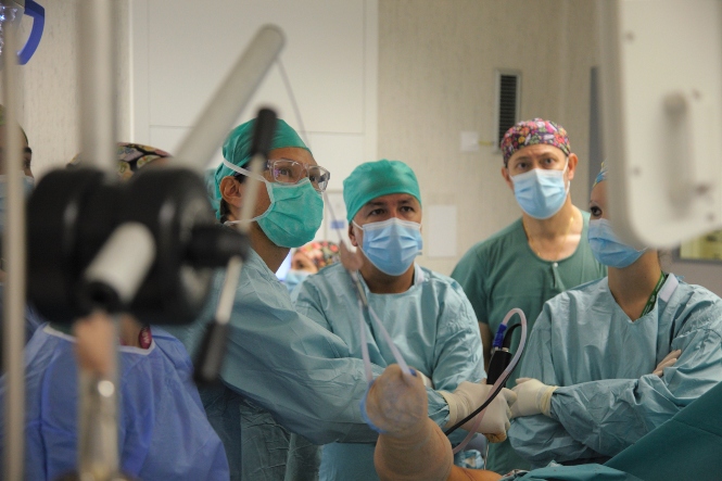 Imagen de la cirugía de hombro (HUSC)