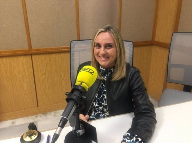La consejera de Fomento, Articulación del Territorio y Vivienda, Marifrán Carazo, en una entrevista en la Cadena SER (CADENA SER ANDALUCÍA) 