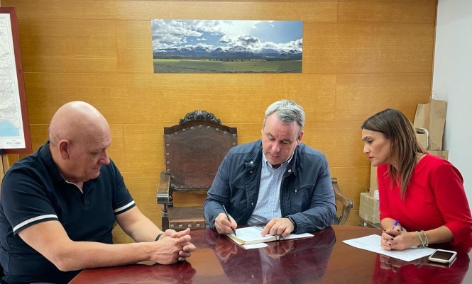 Gerardo Sánchez, Mariano Lorente y Olga Manzano en Iznalloz (PSOE)