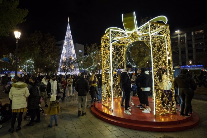  Encendido del alumbrado navideño en buena parte de las calles del centro de la ciudad (ÁLEX CÁMARA / EUROPA PRESS)