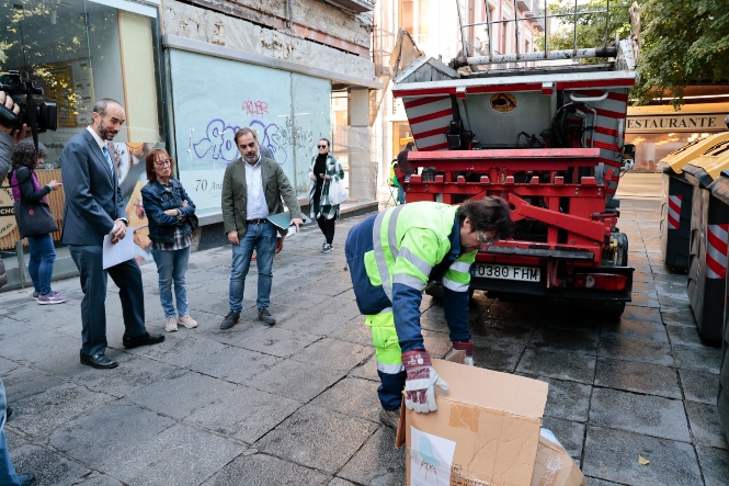Recogida de cartón puerta a puerta (JAVIER ALGARRA / AYUNTAMIENTO)