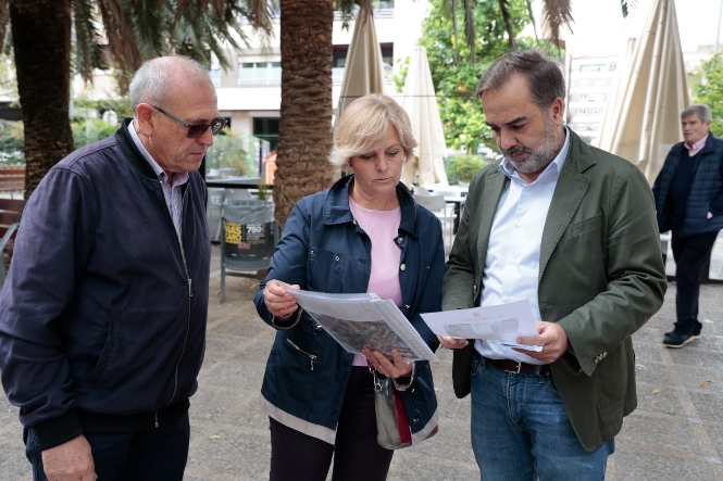 Imagen de la visita a la Plaza de Gracia (JAVIER ALGARRA / AYUNTAMIENTO)