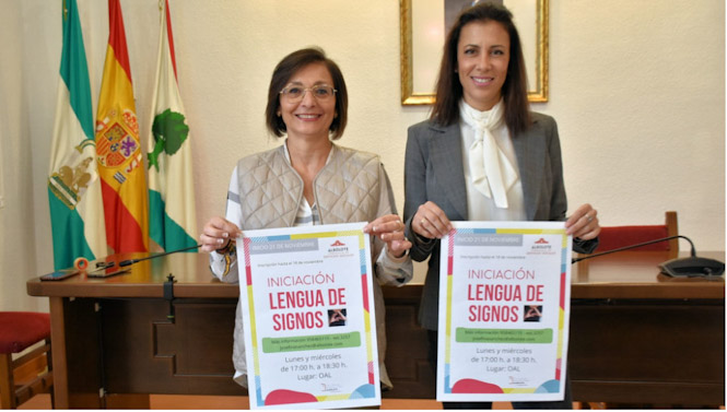 Josefina Sánchez y Paqui Valero han presentado el curso (AYTO. ALBOLOTE)