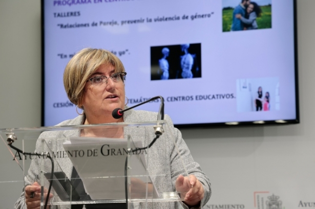 La concejala de Igualdad en el Ayuntamiento de Granada, Ana Muñoz Arquelladas (JAVIER ALGARRA / AYUNTAMIENTO)