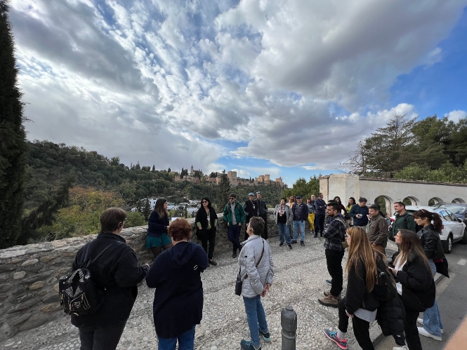 Ruta guiada por May R. Ayamonte a través del Albaicín (GRANADA NOIR) 