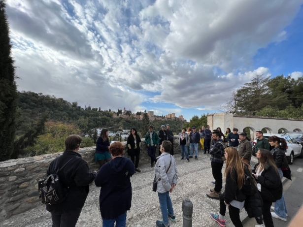 Ruta guiada por May R. Ayamonte a través del Albaicín (GRANADA NOIR) 