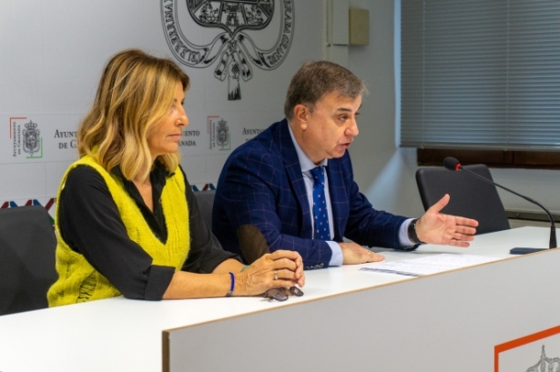 Eva Martín y Frnacisco Fuentes en rueda de prensa PP)