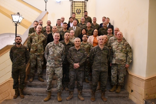 Componentes de las delegaciones de España y EE.UU (MADOC)