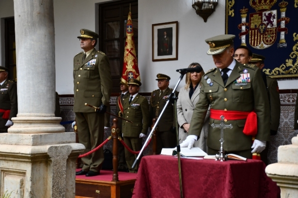 Juramento de su nuevo cargo del Teniente General De la Esperanza (MADOC) 