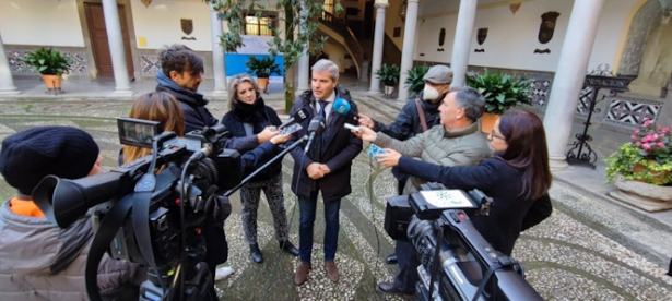 César Díaz y Carmen Lidia Reyes atienden a los medios (PP)