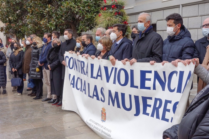 Concentración contra la violencia machista ante el Ayuntamiento de Granada, en imagen de archivo (AYUNTAMIENTO)