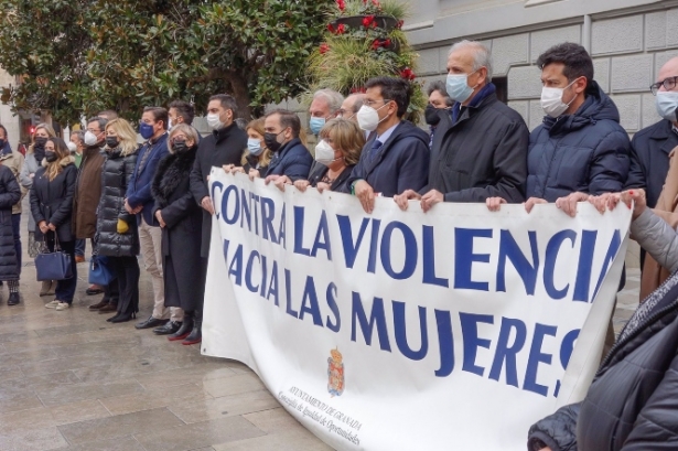 Concentración contra la violencia machista ante el Ayuntamiento de Granada, en imagen de archivo (AYUNTAMIENTO)